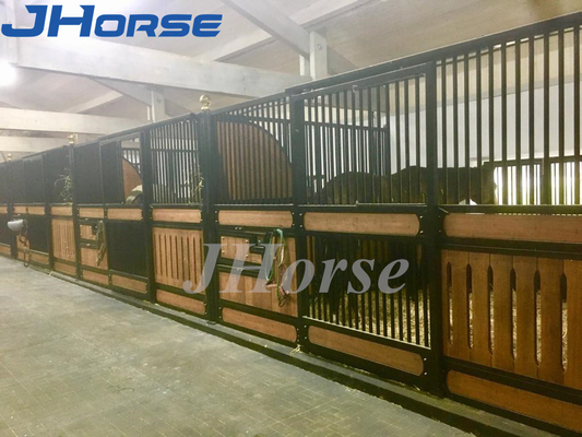 Chuồng Ngựa Châu Âu Gỗ Tre 10 Chân Có Cửa Trượt