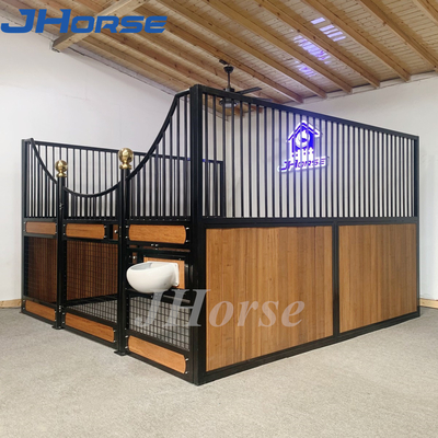Chuồng tre bằng gỗ Chuồng ngựa Châu Âu Mặt trước có máng ăn