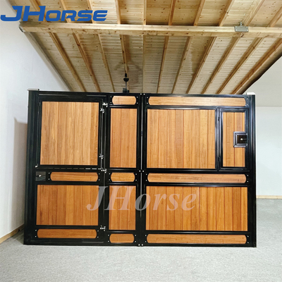 Chuồng ngựa tạm thời bằng tre thép Q235 có cửa sổ cổng Chiều cao 2,2m