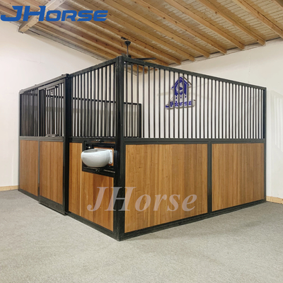 Chuồng ngựa châu Âu ổn định bằng thép tre có cửa trượt