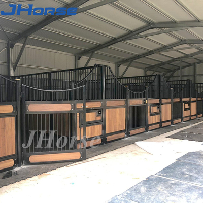 Quầy hàng ngựa mạ kẽm nhúng nóng Mặt trước có chiều cao 2200mm với cửa ván