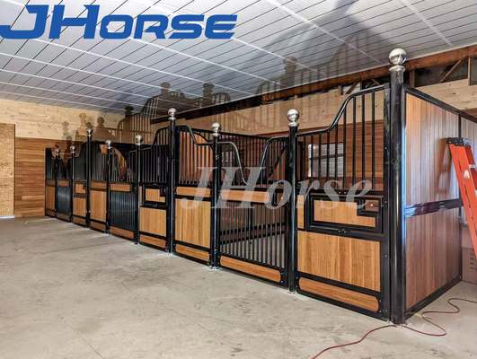 Độ bền cao 4 * 2,2m Prefab Chuồng ngựa Mặt trước Chuồng ngựa