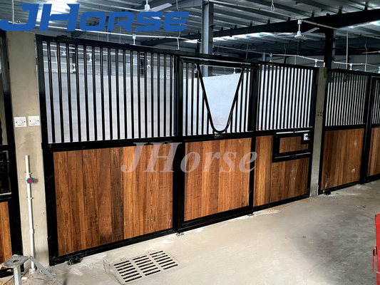 Cửa cuốn lớn mạ kẽm nhúng nóng Mặt tiền chuồng ngựa có cửa sổ
