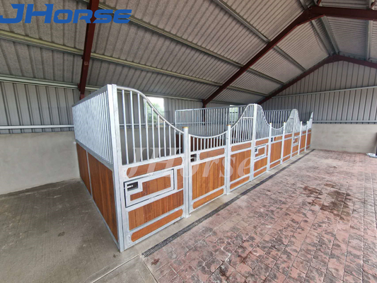 Phía trước nhà hàng lưới sang trọng sang trọng Pre Build bền theo phong cách châu Âu 2,3 mét Phía trước nhà ngựa