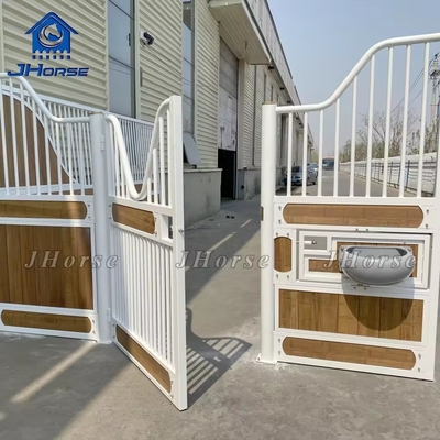 Các vật liệu tùy chỉnh ngựa ổn định với chiều cao 2,3m thép Q235 / Q235B và gỗ