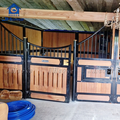 14ft 3,0m Ngựa treo Căn phòng tùy chỉnh kích thước cửa cho an toàn thoải mái nuôi ngựa